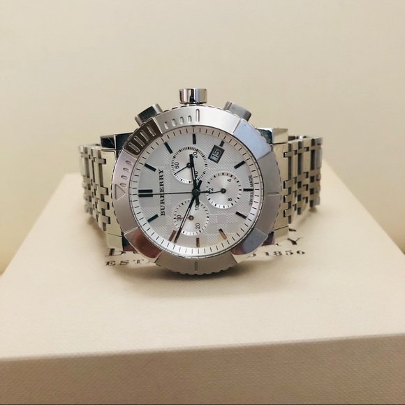 BURBERRY WATCH SILVER WITH ORIGINAL BOX - Picture 2 of 11